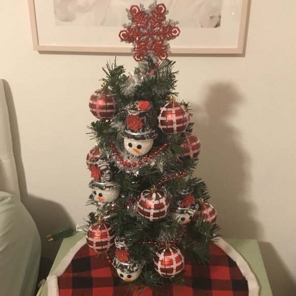 New Handcrafted 24 inch Snowman Christmas Tree - Picture 5 of 6